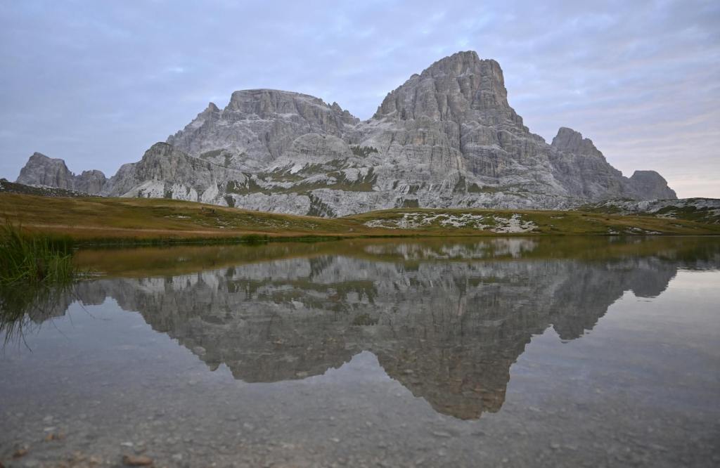innichriedl knoten mountain reflecting in the laghi dei piani
